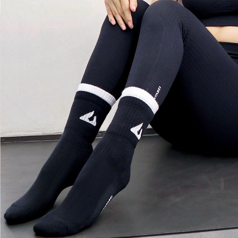 Mid Tube Moisture Absorption Quick Drying Antibacterial Yoga Socks